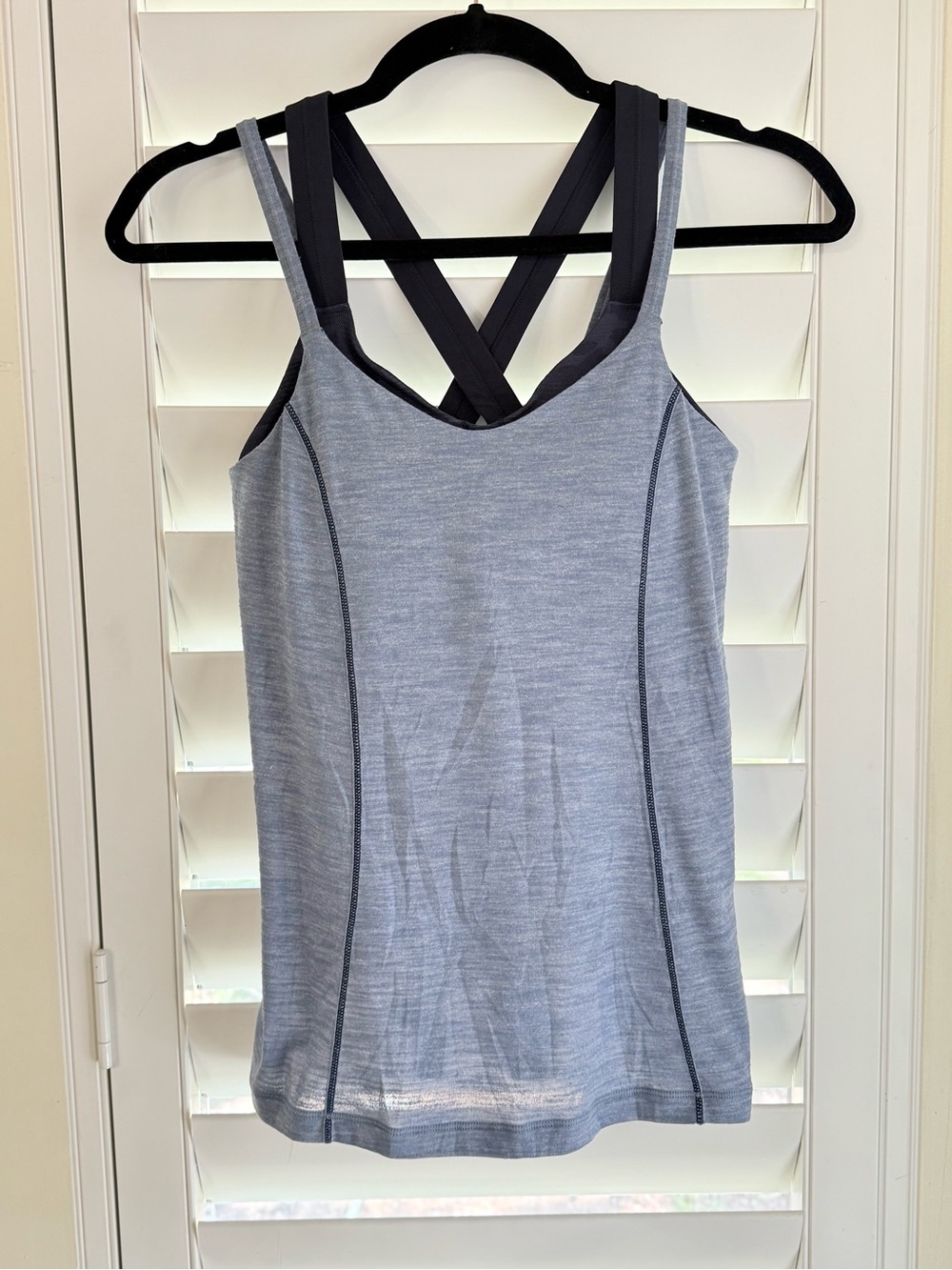 Lululemon Tank Top Size 6 Blue Gray Criss Cross Built In Bra Athletic Yoga EUC - Picture 7 of 8